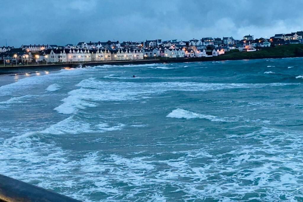 Luxurious Beach Front Apartment In Portrush Exterior foto